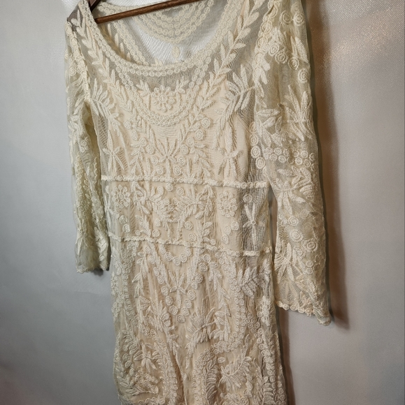 Express Cream Lace Dress - Picture 3 of 6